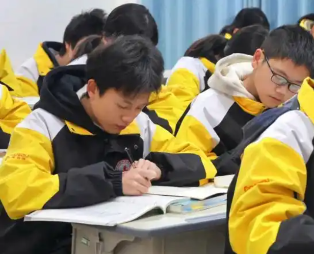 双减政策的落地由于这愈加突出了校园作为教育主阵地的作用