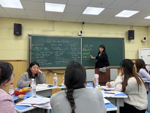 细细梳理课例中那些贴合学情的亮点设问也坦诚指出尚待打磨的问题