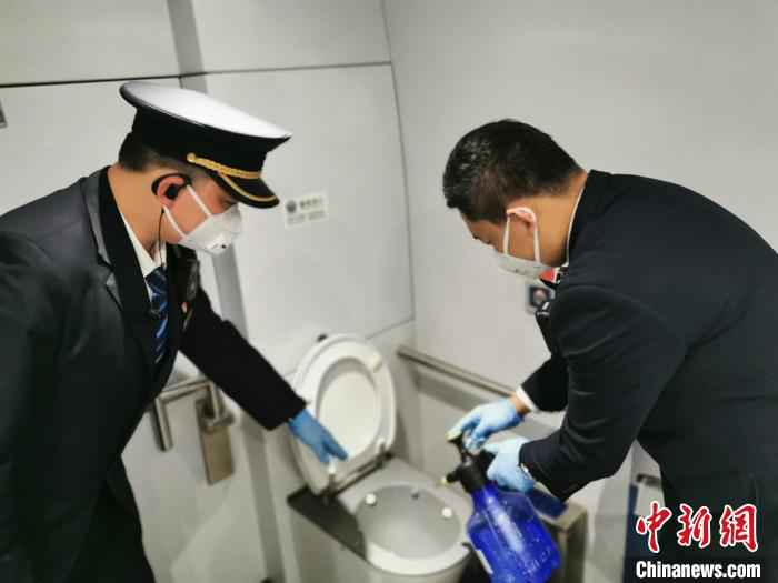  最美“逆行”列车长与列车里飞出的“战疫”之歌